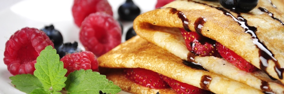 Crêpes with fresh berries and chocolate sauce