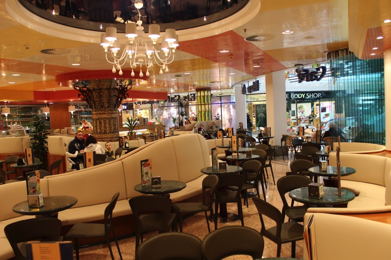 Gastraum des Eiscafé Milano